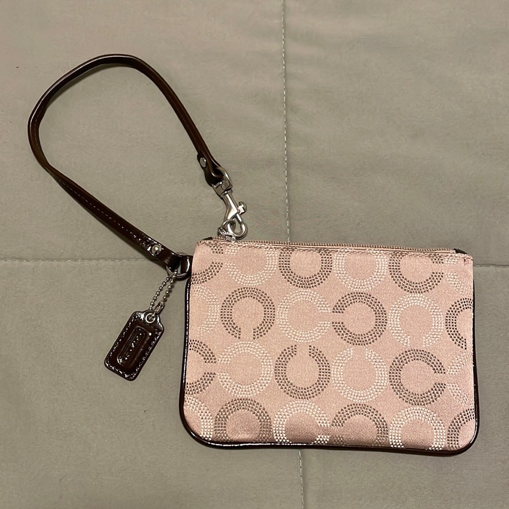 Coach wristlet Excellent used condition